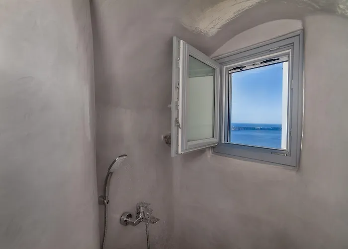 Antrum Cave Imerovigli (Santorini)