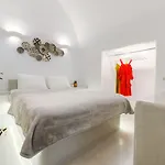 Antrum Cave Villa Imerovigli (Santorini)
