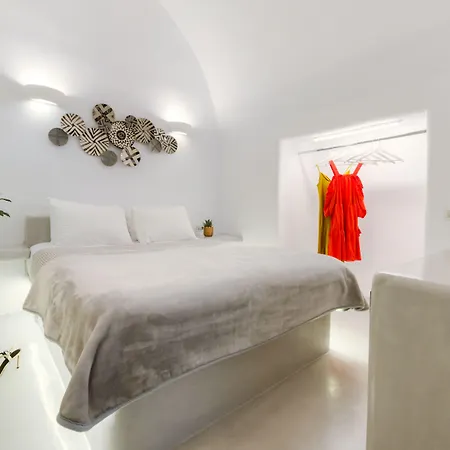 Antrum Cave Villa Imerovigli (Santorini)