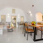 Villa Antrum Cave Imerovigli (Santorini)