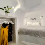 Villa Antrum Cave Imerovigli (Santorini)